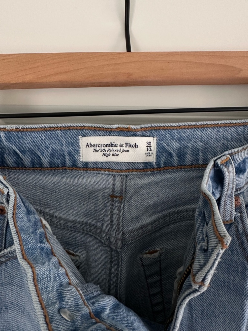 Abercrombie & Fitch High Rise 90s Relaxed Jean 30 Long